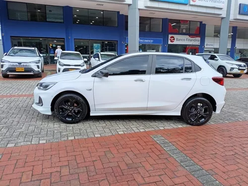 Chevrolet Onix 1.0T Premier Hatch At