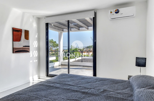 Casa En Venta A 50 Metros De La Playa. Piriápolis - Punta Colorada. Piscina 3 Dormitorios, 3 Baños