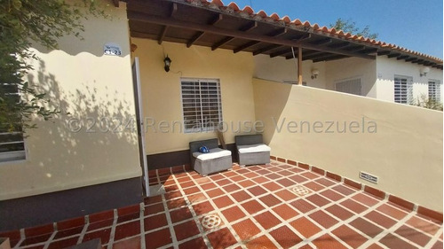 Edel Vargas Ofrece En Venta Bella Casa Remodelada En Conjunto Residencial Privado Cabudare Con Tanque Subterraneo Ev