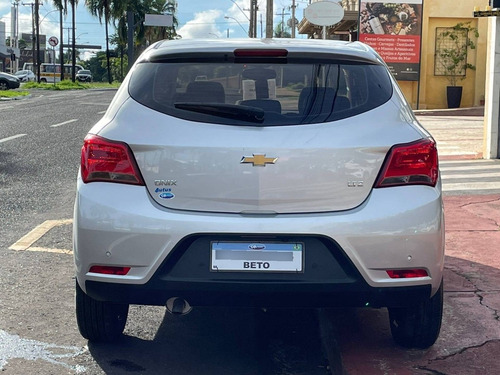 Imagem 6 de 12 de Chevrolet Onix 1.4 Mpfi Ltz 8v Flex 4p Automático