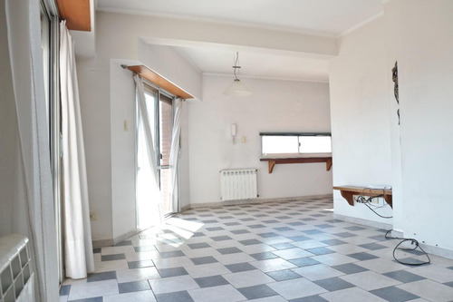 Departamento En Venta - 2 Dormitorios 2 Baños - Cochera - 82mts2 - Monte Grande, Echeverría