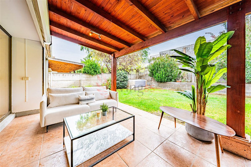Casa En Venta De 4 Dorm. En Colina
