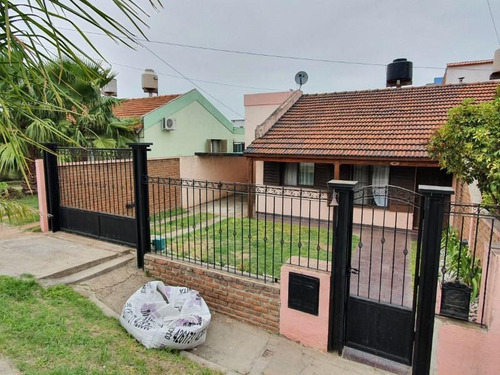 Imagen 3 de 5 de Casa De 3 Dormitorios, Zona Costa Y Casino, Con Cochera, Quincho Y Pileta, Excelente Estado !