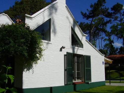 Casa En Punta Del Este, Mansa- Ref: 2669