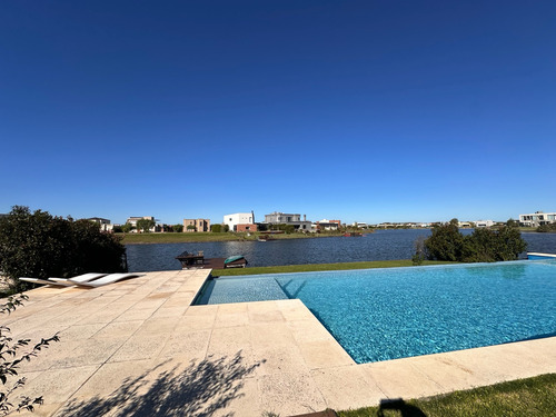 Casa En Venta, San Sebastian, Apta Credito, Area 10