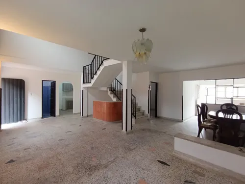 Casa En Venta En Ciudad Jardin. Cod V30481