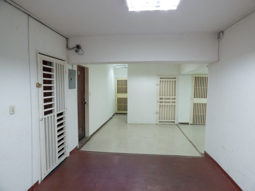 Tres Locales Comerciales En Venta Quinta Crespo 1.150 Mts2 Ml02