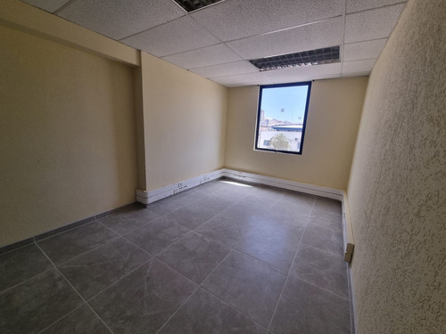 Arriendo Oficina Planta Libre Ubicado En General Borgoño Sec