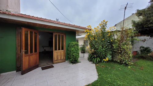 Imagen 16 de 23 de Venta - Casa Cuatro Ambientes Con Garaje Y Departamento - Irala 6071