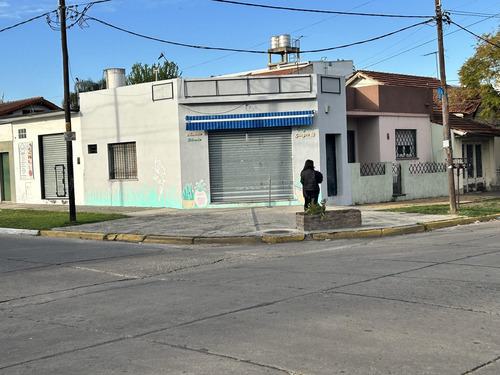 Local En Alquiler Con Mobiliario Para Almacén Y Polirrubro!!!
