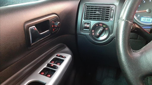 Imagem 8 de 9 de Golf 1.6 Mi Sportline 8v Flex 4p Manual