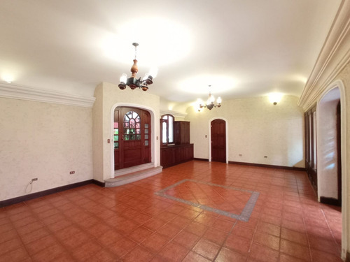 Imagen 9 de 29 de Vendo Hermosa Y Amplia Casa, Estilo Colonial, Sector Preferencial, Alta Plusvalia Y Seguridad