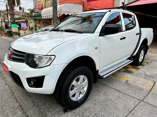 Mitsubishi L200 2.4 Cabina Doble 4x2 Mt