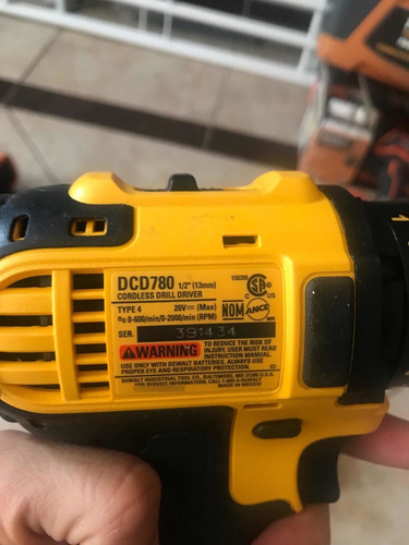 Dewalt 20v Esmeriladora, Bafer, Lámpara Y Taladro 20v (Usado)