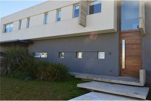 Venta Casa 5 Amb Con Pileta - Barrio Nuevo Quilmes