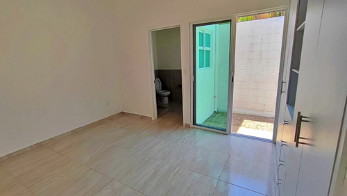 Disfruta De La Comodida De Una Casa De 1 Solo Nivel, Ven Y Conocela