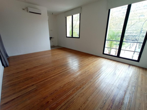 Imagen 3 de 5 de Gran Loft En Peatonal Sarandi Frente A La Plaza Matriz !!