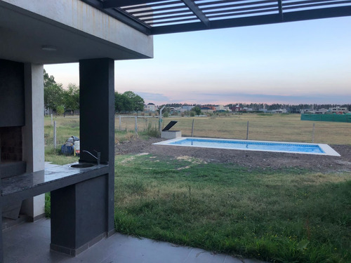 Imagen 7 de 30 de Magnifica Casa En Venta De 4 Ambientes En Barrio Santa Inés - Canning