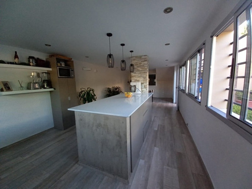 Imagen 5 de 14 de Casa En Tolosa. 5 Dormitorios Parque Pileta Reciclada