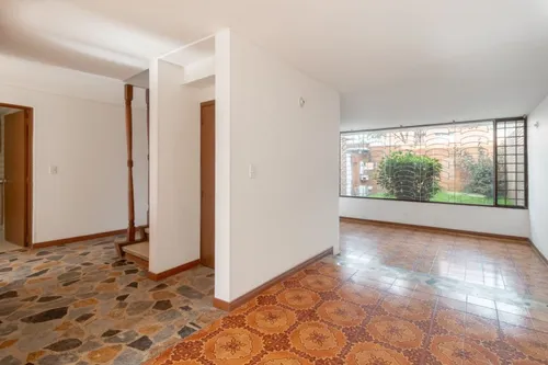Casa En Venta En La Esmeralda. Cod V15539