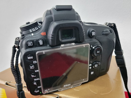 Nikon D610 Kit + Lente 24-120 F 4 Negro (Usado)