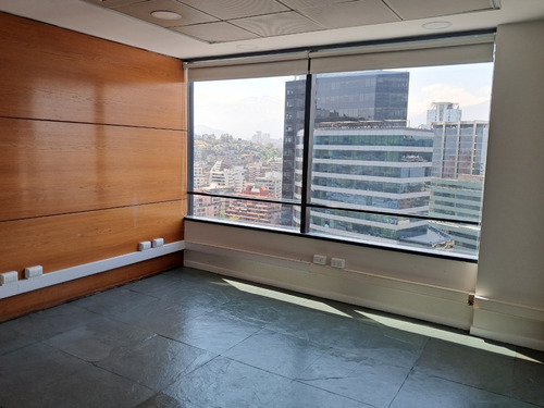 Amplia Oficina, Acceso Metro, Impecable. Uf 120 Mensual
