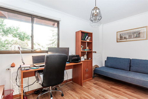 Casa En Venta De 4 Dorm. En Lo Barnechea