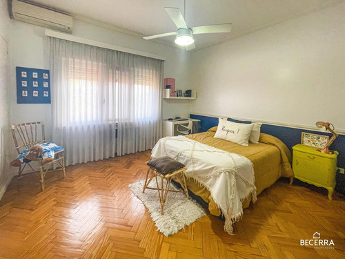 Imponente Chalet De Estilo Clásico En Parque Johnston - Venta En Hurlingham