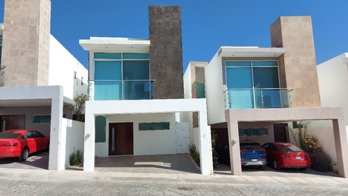 Casa En Venta En Juriquilla Irr