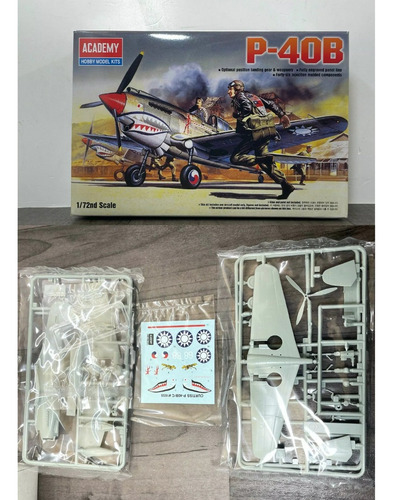 Avião Curtiss P-40b Tomahawk - Kit Academy - 12456 - 1/72