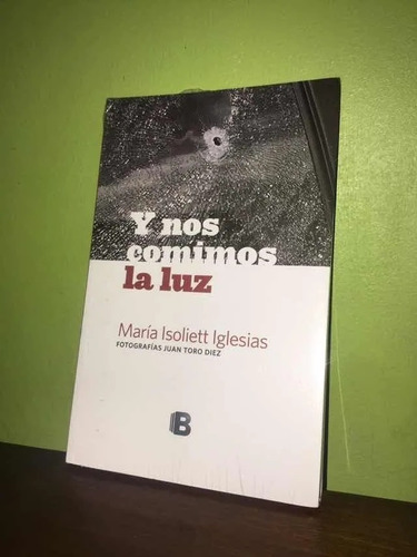Libro, Y Nos Comimos La Luz De Maria Isoliett Iglesias Nuevo