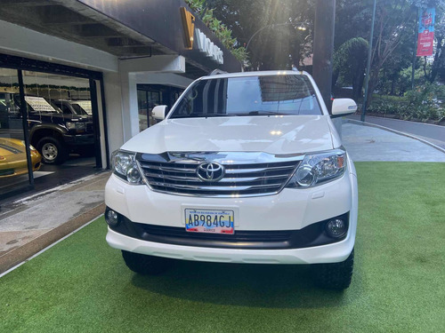 Imagen 2 de 12 de Fortuner 4x4 Blindada 2015