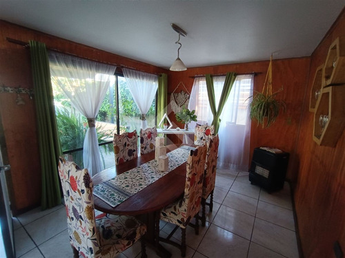 Casa En Venta De 4 Dorm. En Peñaflor