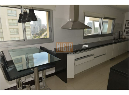 Apartamento En Brava, 3 Dormitorios - Ref: 10113