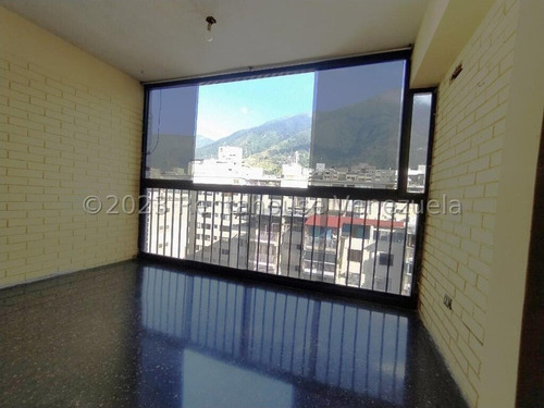 Apartamento En Los Palos Grandes Mls #24-18437