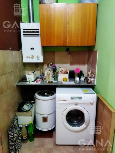 Casa De Pasillo En Barrio Martin, A Reciclar, Excelente Oportunidad.