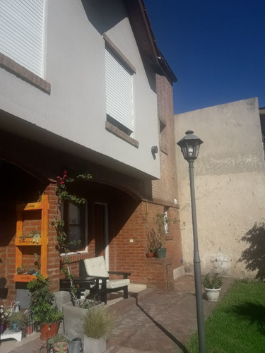 Triplex En Venta Village Muñiz 4 Ambientes C/ 2 Baños Cochera Condominio Piscina