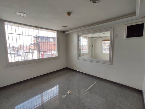 Imagen 3 de 13 de Local Comercial En Av. Principal De Coropo 04265330810