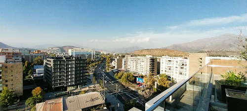 Central Y Tranquilo A Pasos De Alto Las Condes, Casi Nuevo