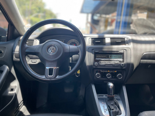 Volkswagen Jetta 2.0 Comfortline Flex 4p Automática