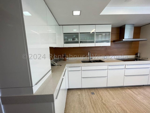 Espectacular Duplex De Tres Pisos En Los Palos Grandes! 24-27077