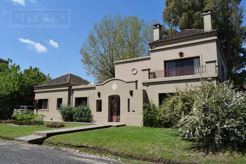 Espectacular Casa En Alquiler Anual En Las Beatrices