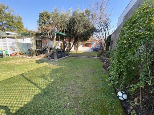 Casa En Venta De 3d, Gran Jardín Y Piscina En Providencia