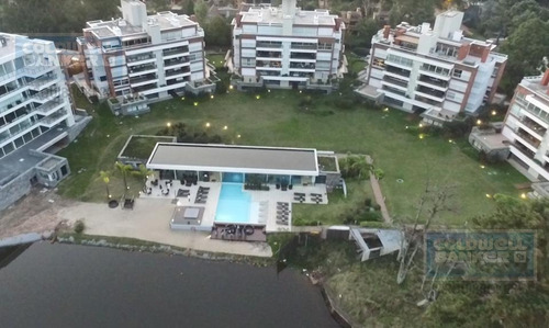 Apartamento De 2 Dormitorios En Venta En Carrasco