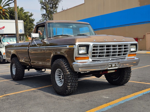 Ford F-150 Custom 4x4