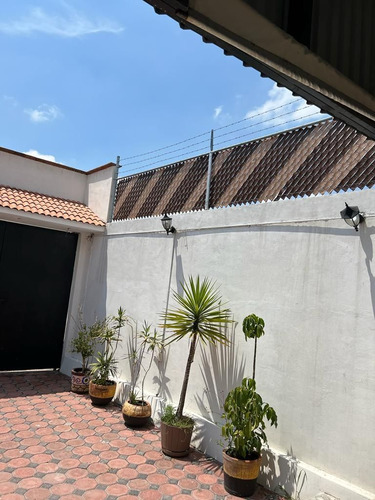 Se Vende Salón De Fiestas , En