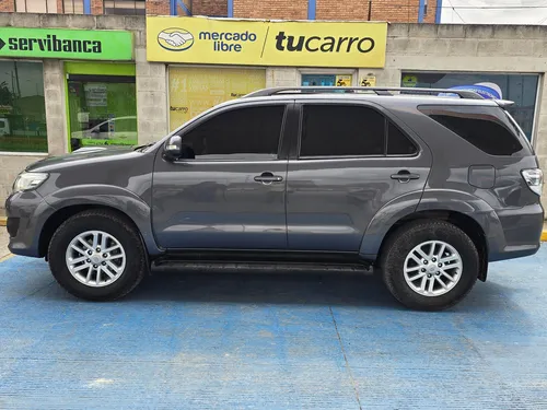 Toyota Fortuner 3.0 Srv D-4d 4x4
