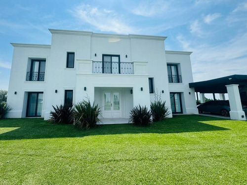 Casa En Venta En Chacras De Pergamino Con Pileta