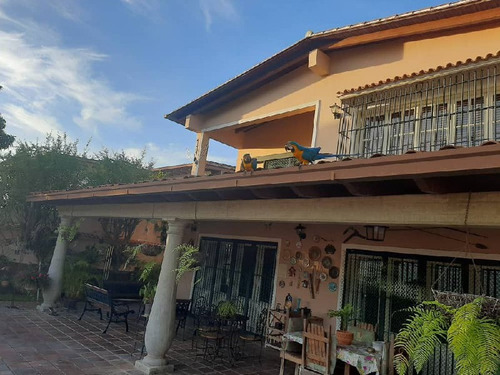 Hermosa Casa En Venta En La Urbanización Santa Paula Jl