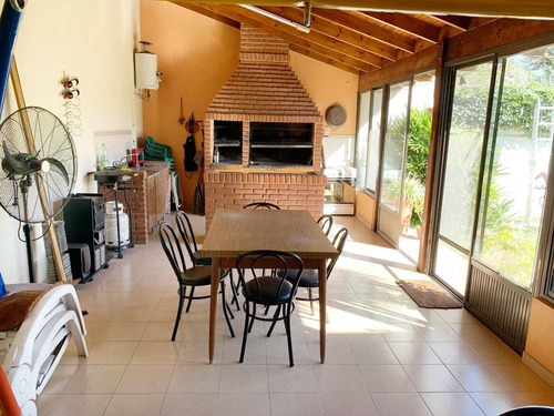 Imagen 25 de 30 de Casa De 5 Ambientes En Lanus